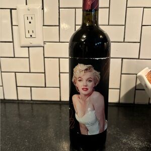 MARILYN MONROE MERLOT WINE 2000